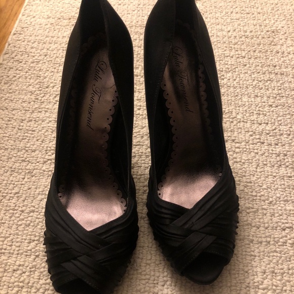 Black peep toe heels - Picture 4 of 4